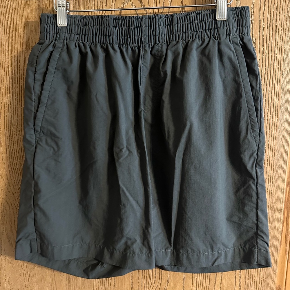 Columbia Gray Shorts Mens Size Medium no tags but never worn to small